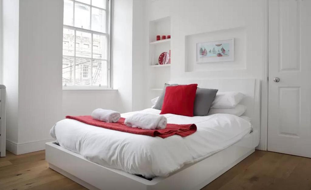 Clamshell Land - Royal Mile Apartment EDI Room photo