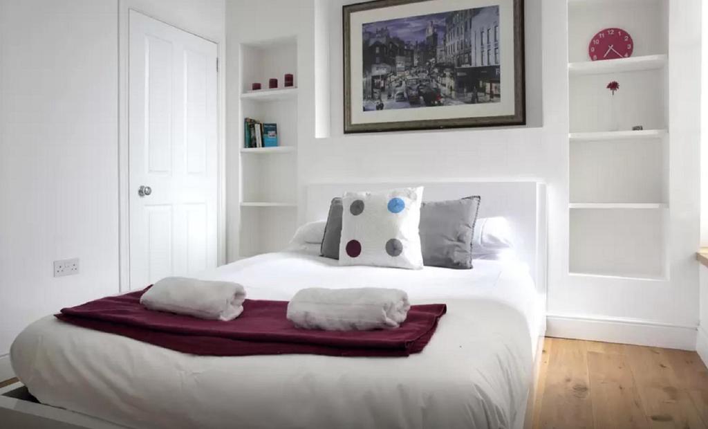 Clamshell Land - Royal Mile Apartment EDI Room photo