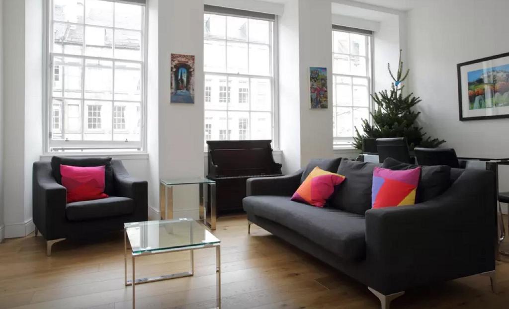 Clamshell Land - Royal Mile Apartment EDI Room photo