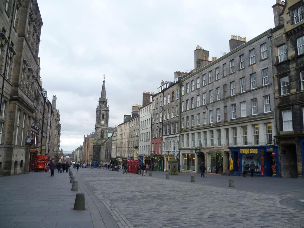 Clamshell Land - Royal Mile Apartment EDI Room photo